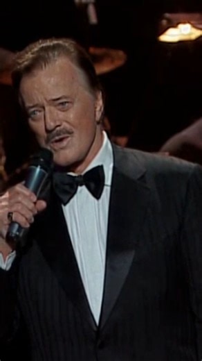 In this powerful moment from his 2006 induction, singer Robert Goulet took the stage to perform The Impossible Dream with the commanding voice, grace, and passion that defined his legendary career. A timeless reminder of the power of music to inspire, uplift, and endure. ❤️🇨🇦 #CanadaThrives #CWOFClassics #RobertGoulet #CanadianMusic | Canada's Walk of Fame