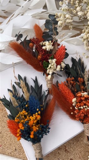NatureGiftsCo | Fall wedding boutonnieres. 🍂🍂🍂#fallweddings #autumnwedding #driedflowerboutonniere #boutonniere #groomsboutonnière | Instagram