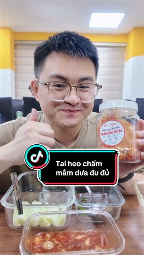 Uây cái mắm này chấm thịt ngon thật sự luôn ấy 🤤✨ Thực đơn: Tai heo ăn kèm mắm dưa đu đủ Bé Ngọc, dưa chuột, canh rau ngót. #cuong10yen #mukbang #mangcomdilam #mamduadudu #foodreview