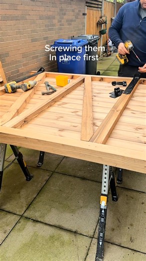 3.5K views · 16 reactions | How to fit the gate fittings and throw lock on the deluxe double gates end result is great #gates #throwlock #doublegates #drivewaygates #lock | Wulstan Fencing & Landscapes | Facebook