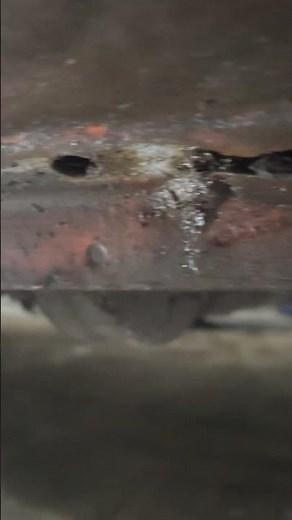 Nätti heräteostos. Ajattelin helmasta vähän ruostepisteitä putsata. Ei kannattanut koputella.