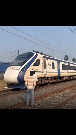 Reel के चक्कर में हजारों की जान जोखिम में! 🚆 | STOP THIS! #VandeBharat #realitycheck #viral