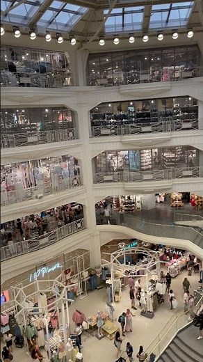 Primark Gran Vía , Madrid, Espagne, plus grand du monde, un vrai monstre du shopping !
