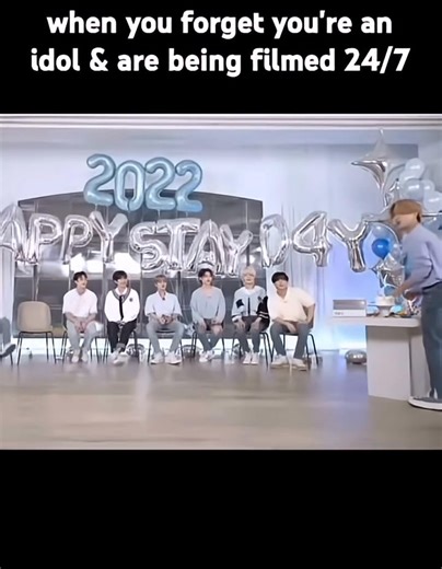 [Carefree Quokka🐹💦] "When you forget you're an idol & are being filmed 24/7"😳 (Khi nhỏ này quên mất mình là idol & luôn bị quay 24/7)😳 __________ 7749 câu chuyện của mỗi lần Jisung Han đang mắc cái mặt thún thún bựa bựa là y như rằng bị cam quay trúng😛😛 #HAN #한 #StrayKids #스트레이키즈 Cre vid: Vea-o9j. | H.A.N - 'Human, Alien' novel