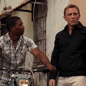 A lo largo de las películas de Bond, hemos tenido emocionantes escenas de acrobacias con motocicletas, y ahora, por primera vez, tenemos una motocicleta oficial de Bond – una Triumph Scrambler 1200, edición Bond, limitada únicamente a 250 modelos en todo el mundo. | James Bond 007