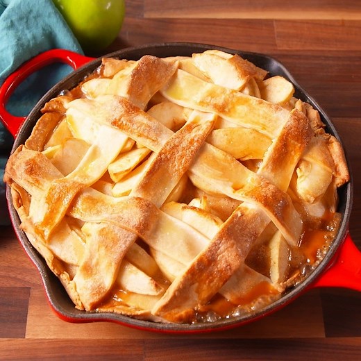Skillet Apple Pie = No pie dish, no problem. Full recipe: http://dlsh.it/tObJR2C | Delish