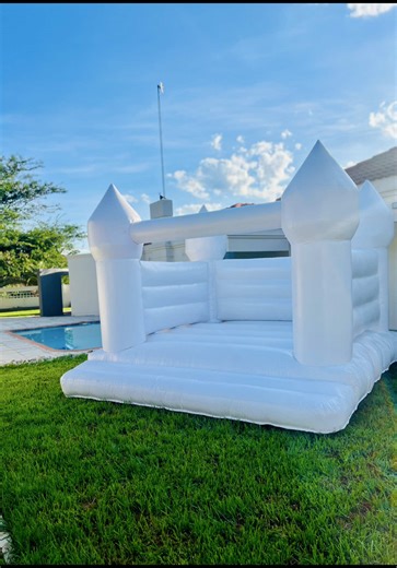 ✨ BOUNCE IN STYLE ✨ Make your celebration extra special with our White Jumping Castle 🤍 Clean. Chic. Fun. Perfect for birthdays, kiddies’ parties, family fun days & aesthetic events. 🎈 Safe & spacious 🎈 Beautiful neutral look (matches any theme) 🎈 Kids-approved fun overload 📍 Available for hire 📲 DM us to book or WhatsApp 267 73 709 210 Party Delights Bringing happiness to every celebration 🤍 #PartyDelights #WhiteJumpingCastle #KidsPartyBotswana #EventHireBW #AestheticParties