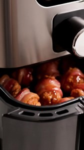 Air Fryer Bacon Wrapped Chicken Bites Ingredients: 1 pound boneless, skinless chicken breast or chicken tenders 1 package of bacon strips (you’ll need 1 strip per chicken bite) 1 teaspoon garlic powder 1 teaspoon onion powder 1/2 teaspoon smoked paprika 1/2 teaspoon black pepper Toothpicks or bamboo skewers Olive oil spray (for the air fryer basket) Instructions: Prep the chicken: Start by cutting the chicken into bite-sized pieces. If using chicken breasts, cut them into 1-inch cubes or strips.