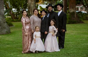 Help us give Rabbi Tzemach Cunin’s Wife and Children a Bright Light of Support