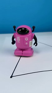 Heute möchten wir euch die kleinen Drawbots vorstellen! 🤖🎨 ➡️ 227804 - 7,99€ / CHF 8.95 Die Malroboter sind das perfekte Mitbringsel für kreative Kids! Egal welche Formen eure Kinder zeichnen, die bunten Roboter können die Linien folgen. Damit macht das Malen richtig viel Spaß. 😍 | Smyths Toys Superstores DACH