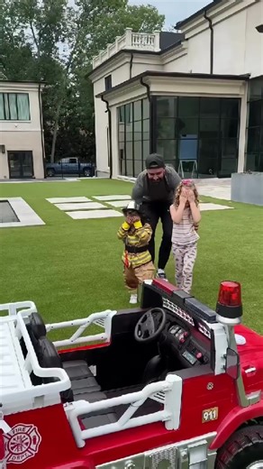 Dad builds custom fire truck for daughter’s happiness