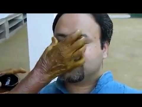 How to Remove Dust and Dirt From Eyes