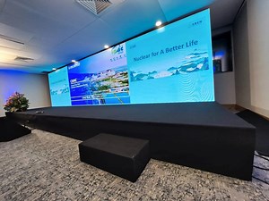 [Hot Item] High-Resolution RGB P4.81 Indoor Portable LED Display Panel