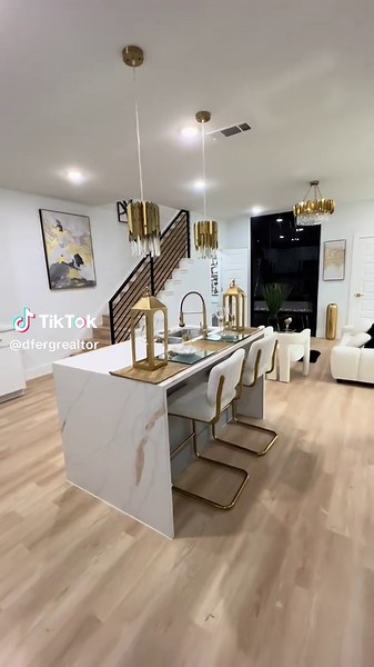 Stylish Duplex for Sale Near Downtown Dallas