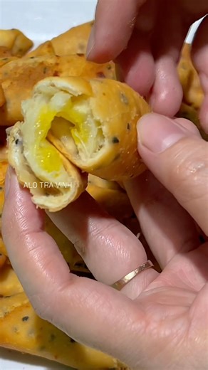 Crispy and crunchy, you'll never get tired of eating it! #alotravinh #food