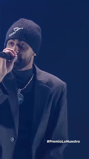 @arcangel y @jaywheelerpr cantando ‘Por Amar A Ciegas’ en #PremioLoNuestro 🔥 | Premio Lo Nuestro