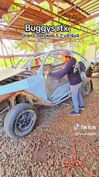 Buggy RTX Gran Cherokee 5.2 V8: A Unique Experience