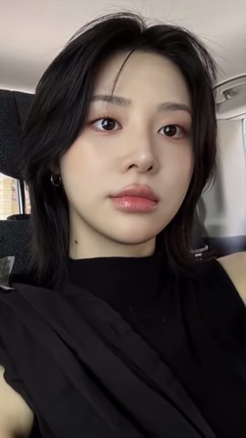 Baek Songmin: Fashion and Performance Highlights