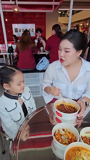 เลขาคิมหามาม่าเกาหลีที่ป๊อบอัพสโตร์