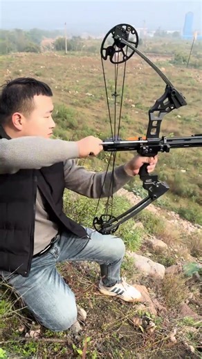 Do you like this rapid-fire compound bow? #archery #bowhunting #hunting #outdoors #archerylife #fyp