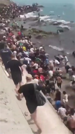 🇪🇸INSANE migrant crisis in Spain. Approx 1500 per week!!! #spain #immigrants