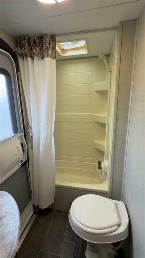 Used 2018 Keystone Bullet 272BHS Sleeps 9 $17,900 | Bunkhouse Travel Trailer