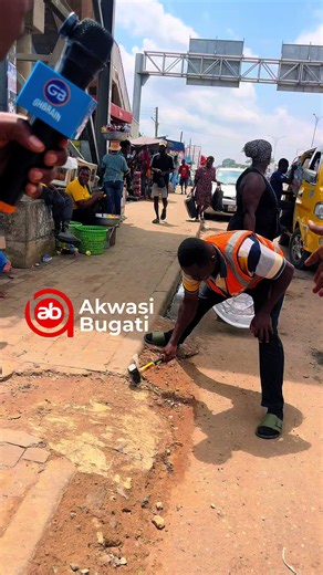 LIVE || Zoomlion, FeDEMS and partners are clearing drains and cleaning up communities to prevent flooding and keep the environment clean. Current location : Mallam Market #akwasibugati