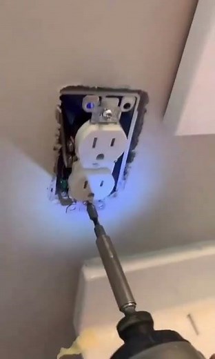 Troubleshooting a Dead Outlet Like a Pro #electrical #diy #electrician