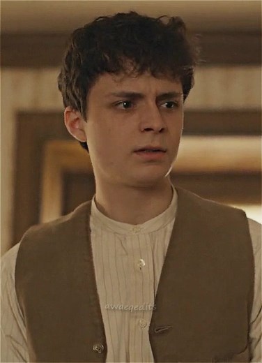 Should I Marry Her? | Anne with an E and Gilbert Blythe Kiss Scene