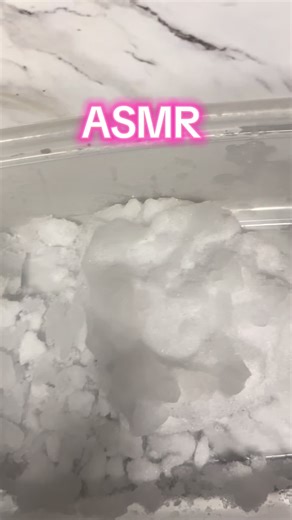 Refrozen powdery ice it has that freezer frost taste and smell ugh so good 😊? What’s yall favor type of ice #powderyice#softiceeating#powderyicechunks#freezerfrost