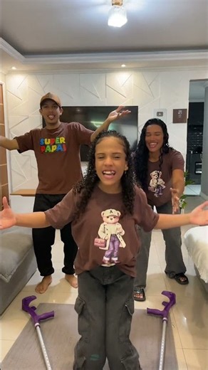 Dançando pra Jesus com o papai e mamãe😍 #paralisia #inclusãosocial #superação