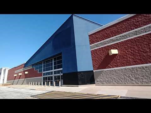 Abandoned Best Buy. Lansing IL