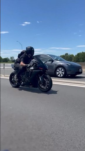 Yamaha R1 Crossplane sound🔥