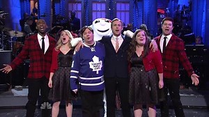 ‘SNL’ recap: Ryan Gosling, Mike Myers sing Canadian Christmas carol