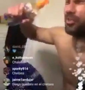 Diego Costa rinsing his eyes out with Gatorade! 💪💪💪 😂😂😂 | 101 Great Goals.com