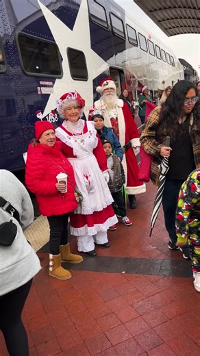 🎅🤶Ride into the holiday magic on the TRE Santa Train! Join us Saturday, Dec. 6, as Santa and Mrs. Claus climb aboard for a festive ride to the 2025 Dallas Holiday Parade. 🎄 Choose your departure: • 6:48 a.m. from T&P Station • 7:48 a.m. from T&P Station ✨ Enjoy treats, holiday giveaways, live music, and photo opportunities before arriving at EBJ Union Station in time for the parade to begin. With stops across 10 stations between Fort Worth and Dallas, it’s the easiest-and jolliest-way to get 