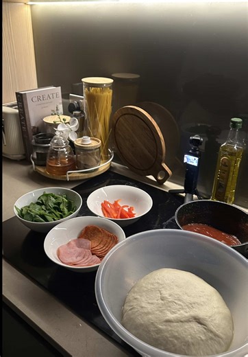 Being in your twenties is so weird…..you kinda wanna just travel all day everyday and spend your adult money on things your inner kid wanted. But then you also feel the urge to get your life together and settle down!! Anyways this is your sign to invite your girls over for cute pizza making date 🎀