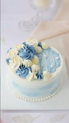 How to Pipe Two-Tone Buttercream Rosettes | Aesthetic Cake Art #shorts