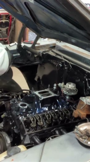 INSTALLING distributor in a SBC without turning oil pump ... #automobile #subscribe