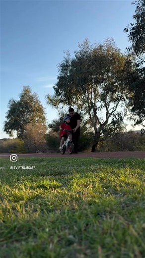No matter how tired I am from the long hours we push at work, moments like this make me so happy that I forget that I’m tired. The sun is going down a little later now, so there’s more time for outdoor activities like this. I actually can’t wait to rush home to do it all again ❤️ | Le Vietnam