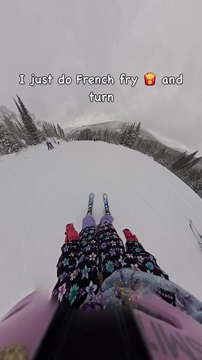 POV: It’s Kids Ski Free Week until December 12 and what’s cuter than tiny skis and tiny mountain commentary 🎤 ➡️ This week at our Cayon Fever locations, purchase any kids helmet and get a free @smithoptics gift 🎁 while supplies last 📹: @gopro