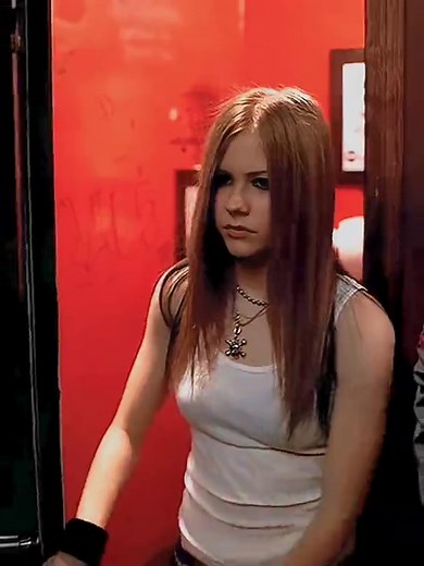 Avril Lavigne - I'm With You Music Video