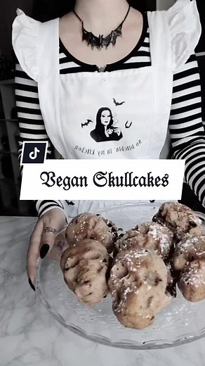 𝔙𝔢𝔤𝔞𝔫 𝔖𝔨𝔲𝔩𝔩𝔠𝔞𝔨𝔢𝔰 🖤💀🌿 #gothaesthetic #halloweenrecipe #halloweencountdown #nightmarebeforechristmas #timburton