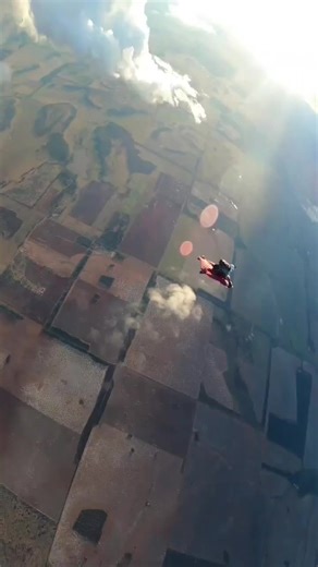 Would you try this??? Soaring through the sky #skydiver #rodeo #extremesports #fly #flying #fall