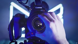 Why Manually Focusing Is Easier With Mirrorless Cameras | Fstoppers