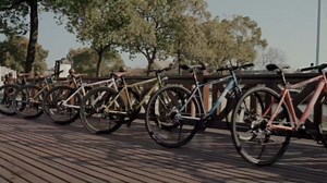 VIRIBUS Hybrid Bikes, 28 inch Mens Hybrid Bicycle 7 Speed with Lightweight Aluminum Frame & Disc Brakes, 700C Retro Vintage Adult Bike for Tall Men & City Commuters, 85% Pre-Assembled