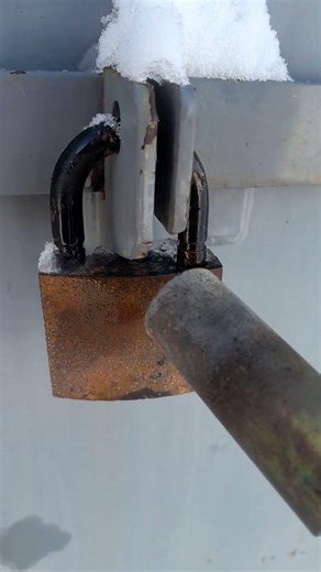 The Best Way to Defrost a Padlock