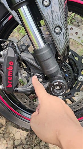 BREMBO M4 FRONT CALIPER ON ZX 25R PNP #zx25r #brembo #zx25rhedon #brembom4caliper #frontcaliper