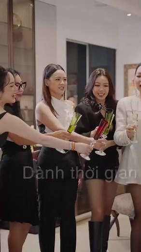 Tôm hùm đất, cua tuyết, bào ngư,... tất cả có trong 1 set HẢI SẢN XỐT CAJUN chỉ hết hơn 𝟐𝟎𝟎𝐤 1 người. Dịp cuối năm với bao nhiêu buổi tụ họp sắp tới, nào là noel, nào là mừng cuối năm, mừng năm mới,.. chơi lớn mời mọi người tiệc hải sản thôi! KAJUN BOX nhận mọi kèo tiệc tùng mùa cuối năm này nhé! Bạn chỉ cần nhắn một tin là đồ ngon nóng hổi ship ngay đến nhà 🥳 ___________ KAJUN BOX l Authentic cajun seafood boil 𝑰𝒕'𝒔 𝒏𝒐𝒕 𝒋𝒖𝒔𝒕 𝒂 𝒎𝒆𝒂𝒍, 𝒊𝒕'𝒔 𝒂𝒏 𝒆𝒙𝒑𝒆𝒓𝒊𝒆𝒏𝒄𝒆. 📍 Hano
