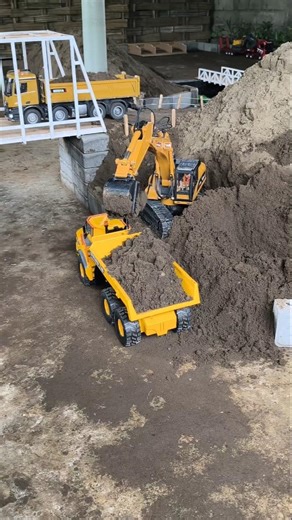 16800 WL toy Excavator RC & Two Dump trucks